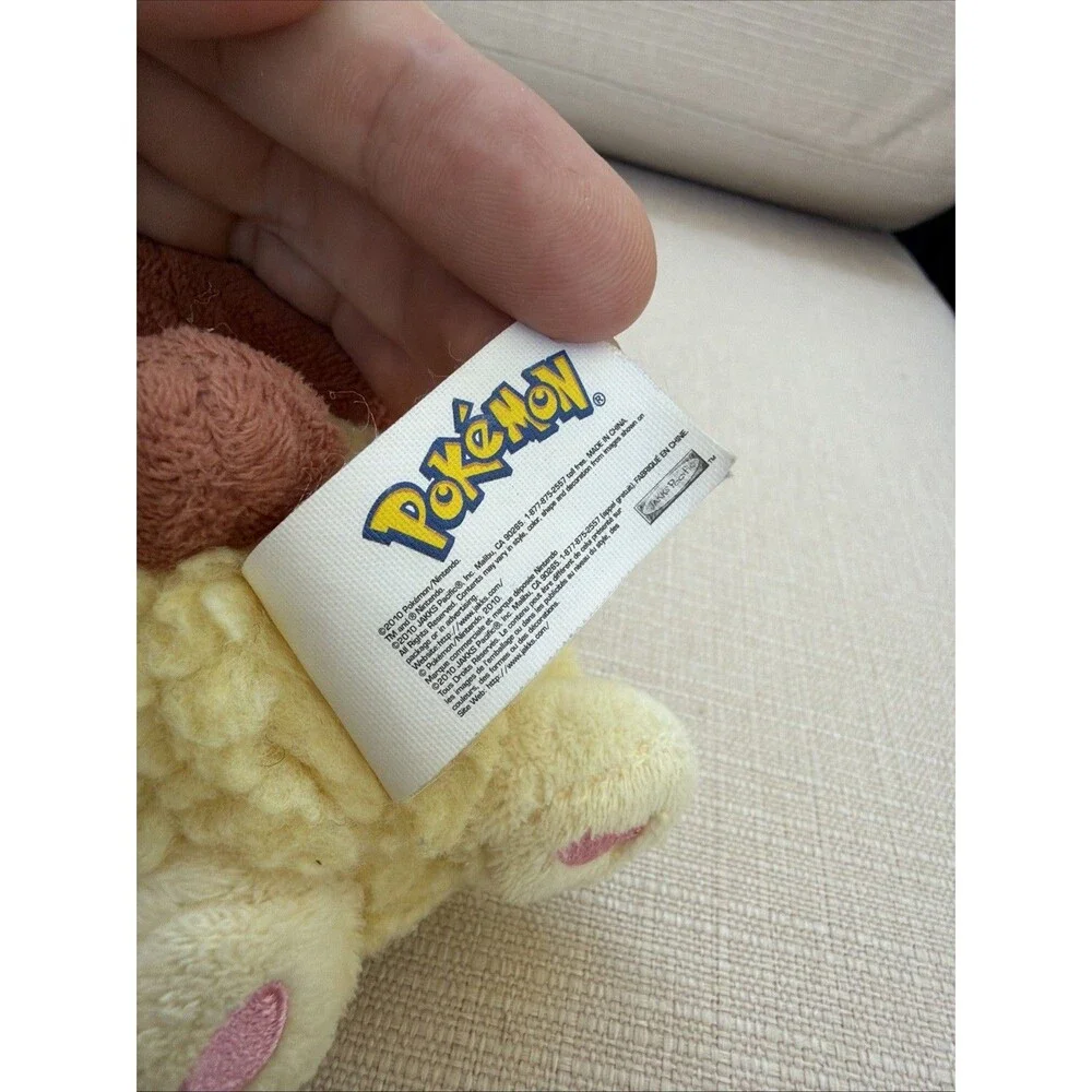 Jakks Pacfic Pokémon Buneary Stuffed Animal 2010